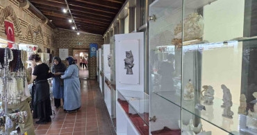 Eskişehir'deki tarihi külliyede lüle taşı sergisine yoğun ilgi