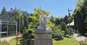 Eskişehir’in en eski çarşısı çukur çarşı zamana direniyor