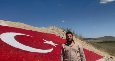 Eskişehirli gençler Milli Takım’a destek için dağa Türk bayrağı nakşetti