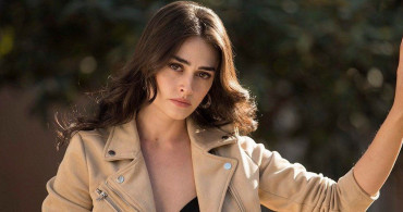 Esra Bilgiç, iç çamaşırı reklamı fotoğrafları