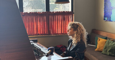 Esra Üçcan: Türk Kültürünü Dünyaya Taşıyan Müzisyen