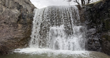 Evci Şelalesi Eriyen Kar ve Yağmurla Yeniden Hayat Buldu