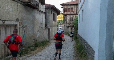 Farklı ülkelerden sporcular safranbolu’nun tarihi sokaklarında yarışıyor