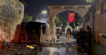 Fatih'te Camide Yangın Alarmı