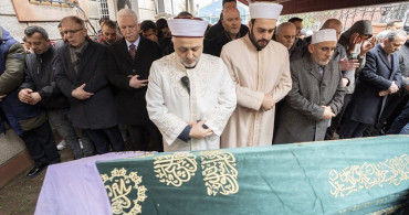 Fatih'te Çöken Binalarda Hayatını Kaybeden Semra Urunca'nın Cenazesi Toprağa Verildi