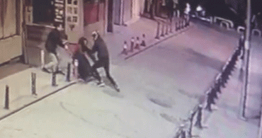 Fatih'te Kuyumcu Kuryesi Eşini Gaspçılardan Kurtardı