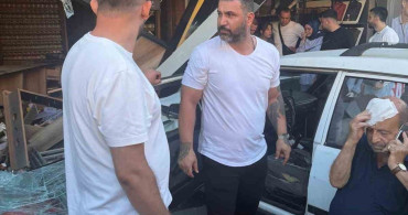 Fatih'te otomobil iki iş yerine çarptı: 1 yaralı