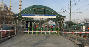 Fatih'te Tramvay Kazası: Raydan Çıkan Tramvay Diğerine Çarptı