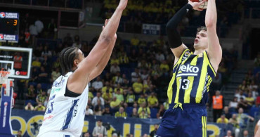 Fenerbahçe Beko, A. Efes'i İkinci Maçta Geçti
