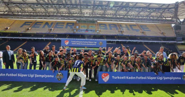 Fenerbahçe Kadın Futbol Takımı Şampiyonluk Kupasını Kazandı