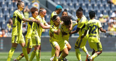 Fenerbahçe Kadın Futbol Takımı Tarih Yazdı: 8-0 Galibiyetle Şampiyonluğu Taçlandırdı