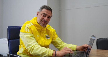 Fenerbahçe'nin Teknik Direktörü Gökhan Bozkaya, Yılın Kareleri Oylamasında