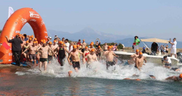 Fethiye'de 863 Sporcu Açık Su Yüzme Yarışması'nda Mücadele Etti