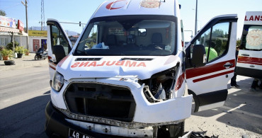 Fethiye'de Ambulansla Hafif Ticari Araç Çarpıştı