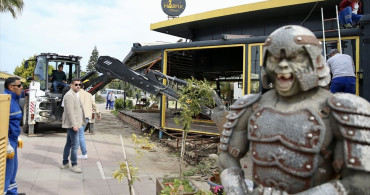 Fethiye'de İmara Aykırı Eklentilere Yıkım Başladı