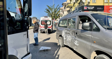 Fethiye'de Minibüs-Kamyonet Çarpışması: 13 Yaralı