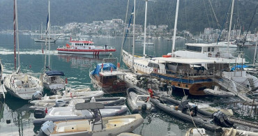 Fethiye'de Yelkenli Teknenin Yangını Kontrol Altına Alındı
