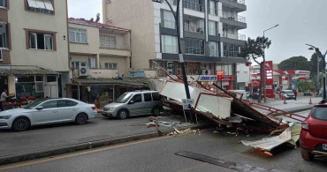 Fırtına Manisa'da Çatıyı Uçurdu