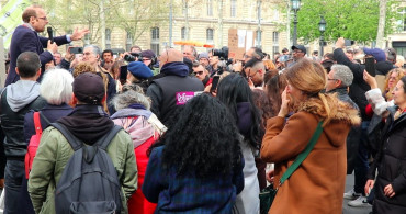 Fransa'da Çocuk İstismarına Karşı Protesto: 'Çocuğuma Dokunma'