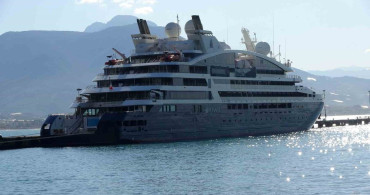 Fransız Kruvaziyer Alanya'ya Demirledi