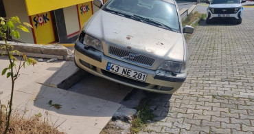 Freni Boşalan Araç Doğal Gaz Borusunda Asılı Kaldı
