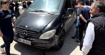 Freni Boşalan Minibüs, Traktörle Çaydan Kurtarıldı