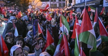 Galata Köprüsü’nde vicdan seli: Dualar Gazze için semaya yükseldi
