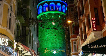 Galata Kulesi, Nadir Hastalıklar Günü'nde Aydınlatıldı