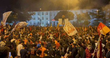 Galatasaray Şampiyonluğunu Kutladı: Çanakkale Sokakları Coşku İçinde