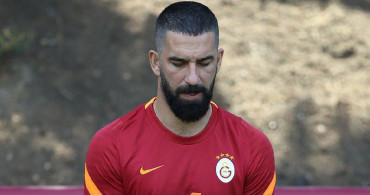 Galatasaray'da futbolu bırakacağı konuşulan Arda Turan yaptığı sosyal medya paylaşımla büyük ses getirdi