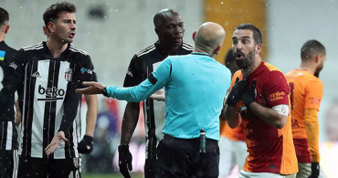 Galatasaray'ın futbolcusu Arda Turan,  FIFA 2022 Dünya Kupası'nda yer almayan Cüneyt Çakır'a destek verdi!