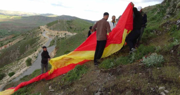 Galatasaray'ın Şampiyonluğu Gercüş'te Dev Bayrakla Kutlandı