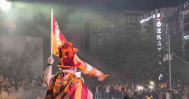 Galatasaraylı Taraftarlar 26. Şampiyonluk Sevincini Yaşadı