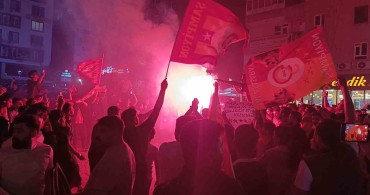 Galatasaraylı Taraftarlar Şanlıurfa'da Şampiyonluk Kutladı