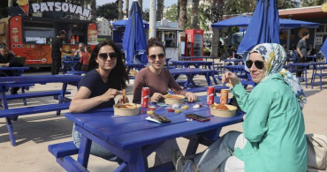 Gastrokaravanlar Mersin Sahilinde Lezzet Dolu Bir Deneyim Sunuyor