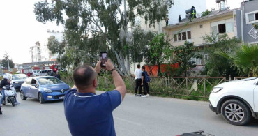Gazetecinin Oyaladığı Şahıs Çatıdan İndirilerek Kurtarıldı