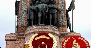 Gazi Mustafa Kemal Atatürk için Taksim'de Anma Töreni
