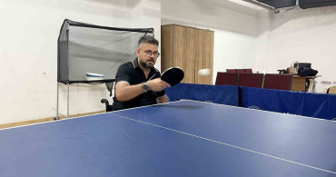 Gazi Zeki Aksoy, para masa tenisinde Türkiye üçüncüsü oldu