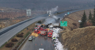 Gaziantep'te 3 Tırlı Zincirleme Trafik Kazası ve Yangın