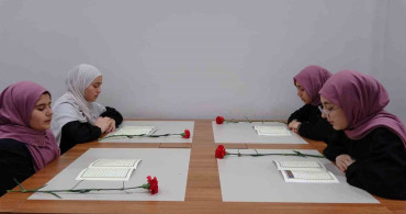 Gaziantep'te 302 Öğrenci Aynı Anda Kur'an-ı Kerim'i Hatim Etti