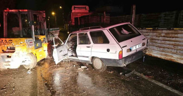 Gaziantep'te Forklifte Çarpan Otomobil Kazası: 4 Yaralı