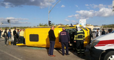 Gaziantep'te İşçi Servisi İle Otomobil Çarpıştı: 14 Yaralı