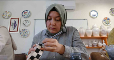 Gaziantep'te Kadınlar Çini Sanatını Yaşatıyor
