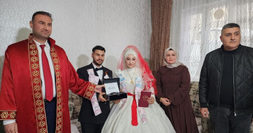 Gaziantep'te Kar Dağıttı, Nikah Evde Kıyıldı