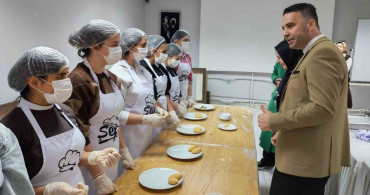 Gaziantep'te Öğrencilere İçli Köfte Yapımı Eğitimi