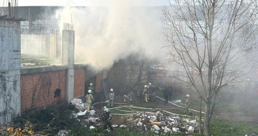Gaziosmanpaşa'da Avize Deposunda Yangın Kontrol Altına Alındı