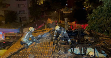 Gaziosmanpaşa'da gecekondu yangını: 3 yapı alevlere yenik düştü