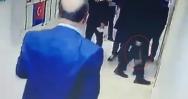 Gaziosmanpaşa’da Kavga Eden Öğrencini Velisi Elinde Baltayla Okulu Bastı! ‘Benim Oğluma Bıçak Çeken Kim’
