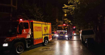 Gaziosmanpaşa'da kayan otomobil doğal gaz kutusuna çarptı, bina tahliye edildi