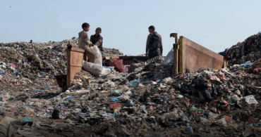 Gazze’de Çocuklar, Çöp Yığınları Arasında Yaşam Savaşı Veriyor